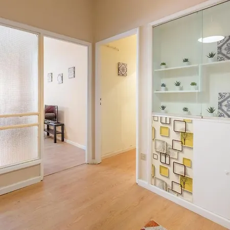 Апартаменты Spacious 3 Brs Apartment, Steps To Joao's Station Вила-Нова-ди-Гая