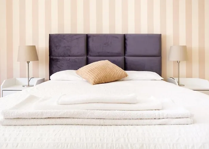 Spacious 3 Brs Apartment, Steps To Joao's Station Вила-Нова-ди-Гая