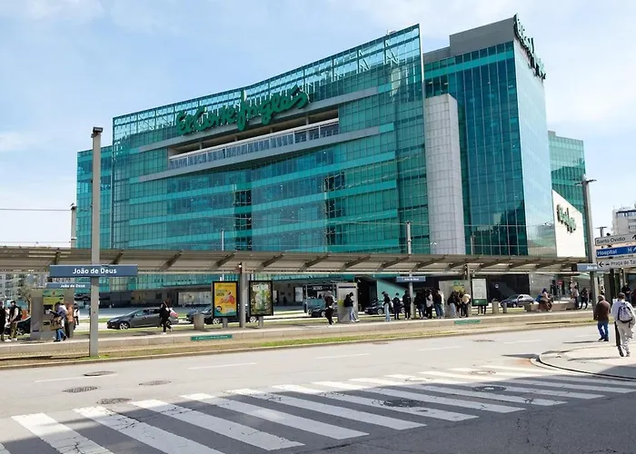 Spacious 3 Brs Apartment, Steps To Joao's Station Вила-Нова-ди-Гая