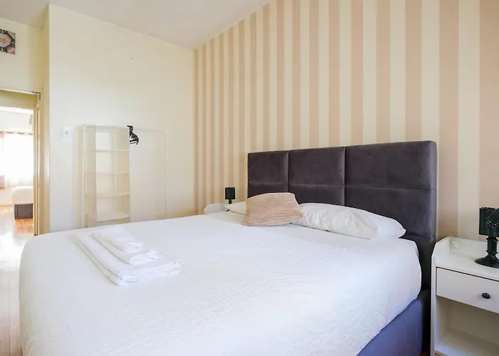 Апартаменты Spacious 3 Brs Apartment, Steps To Joao's Station *