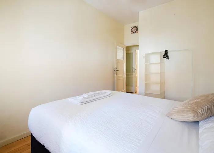 Апартаменты Spacious 3 Brs Apartment, Steps To Joao's Station Вила-Нова-ди-Гая