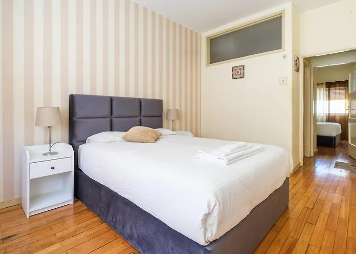 Spacious 3 Brs Apartment, Steps To Joao's Station Апартаменты Вила-Нова-ди-Гая