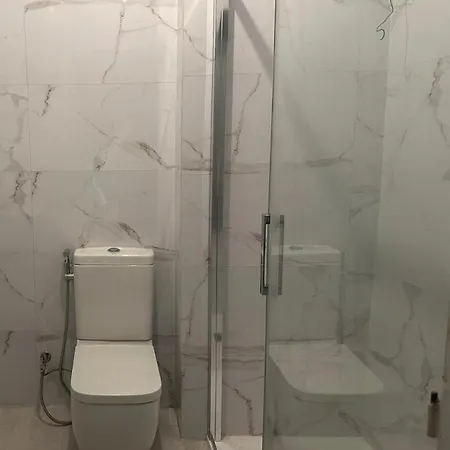 Spacious 3 Brs Apartment, Steps To Joao's Station