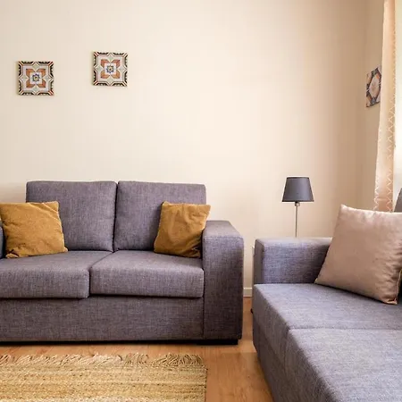 Spacious 3 Brs Apartment, Steps To Joao's Station Apartman *