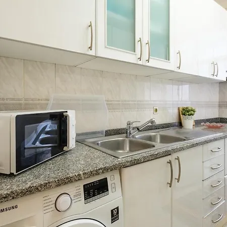 Spacious 3 Brs Apartment, Steps To Joao's Station