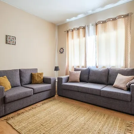 Spacious 3 Brs Apartment, Steps To Joao's Station شقة فيلا نوفا دي غايا