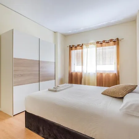 شقة Spacious 3 Brs Apartment, Steps To Joao's Station فيلا نوفا دي غايا