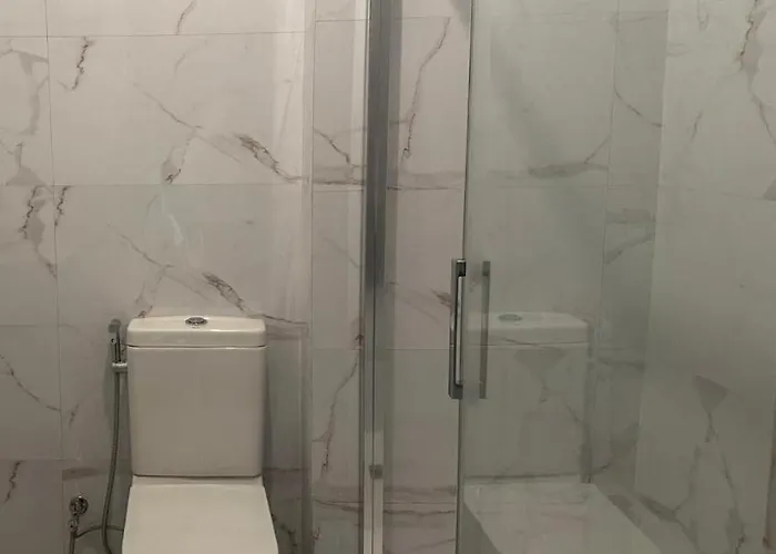 Spacious 3 Brs Apartment, Steps To Joao's Station