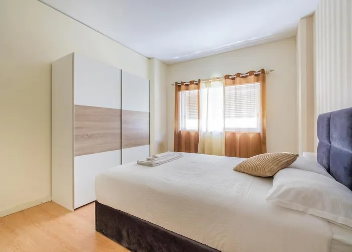 Apartment Spacious 3 Brs Apartment, Steps To Joao's Station Vila Nova de Gaia